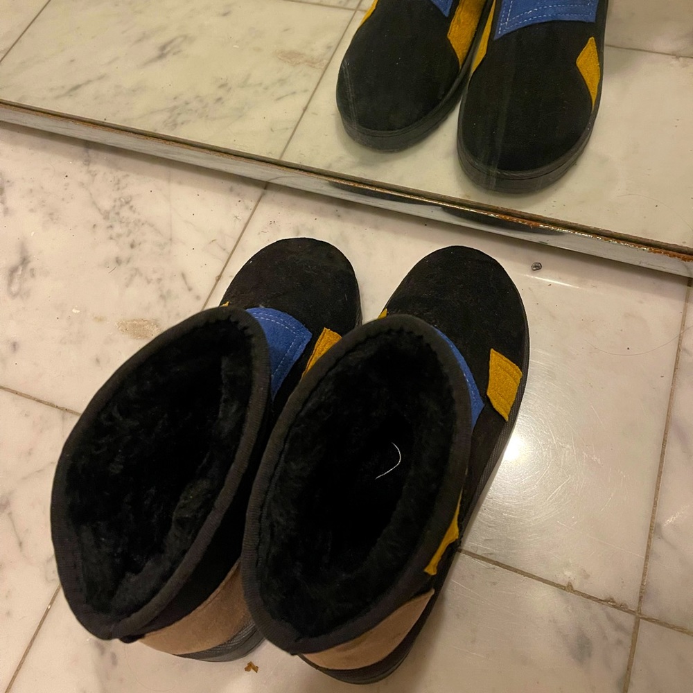 snow boots black unworn